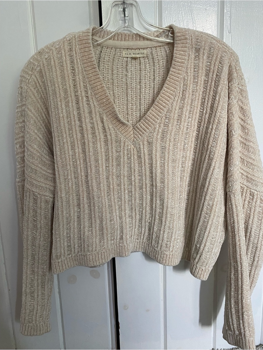 La Hearts Cream Ribbed V-Neck Sweater